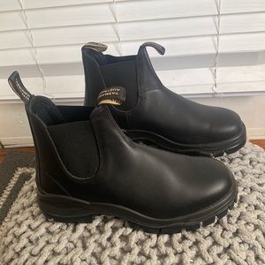 Men’s blundstone #2240 lug Chelsea boot black. US Size 9